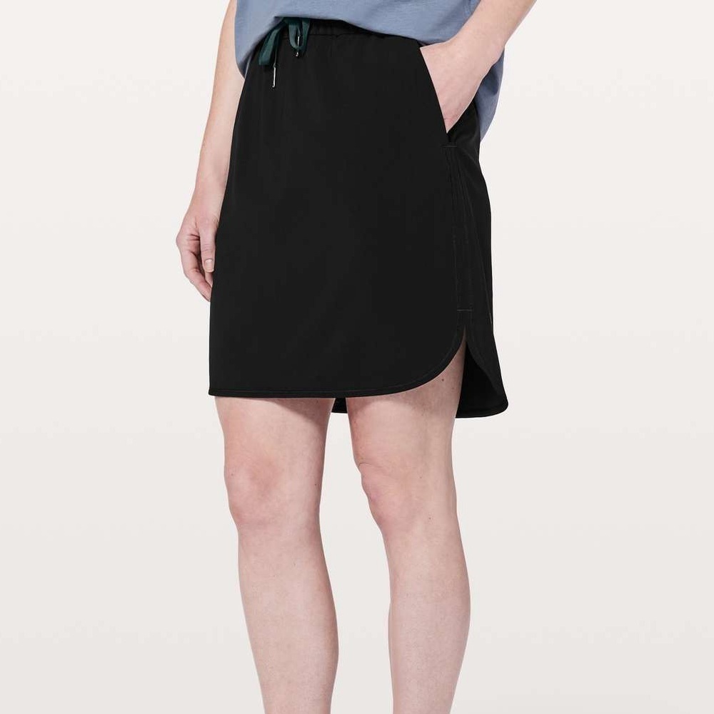 Lululemon On The Fly Skirt *21" Black Size 2